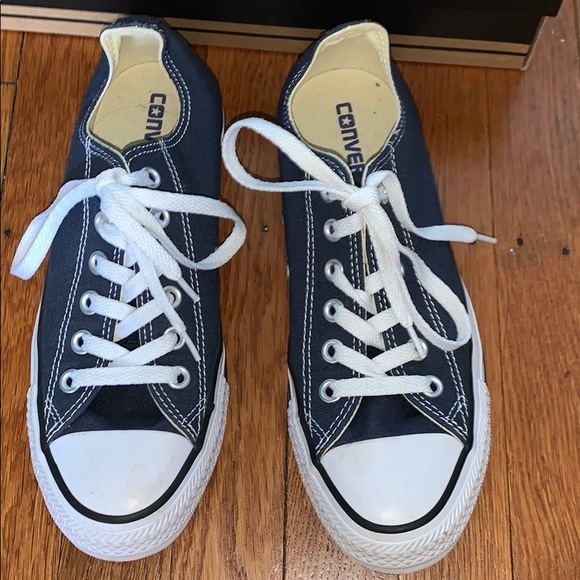 Low top converse worn once - Picture 2 of 5